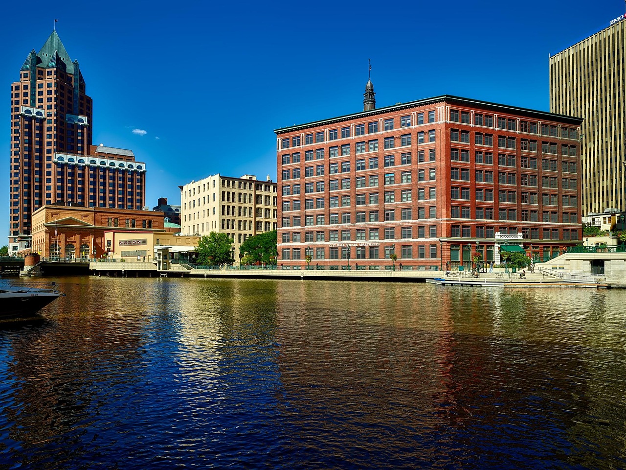 Riverwest street and buildings in Milwaukee